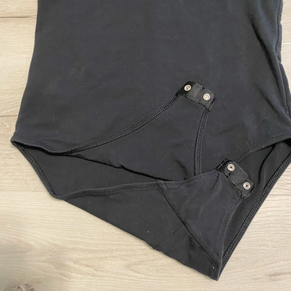 Everlane Short-Sleeve Crew Neck Bodysuit, Black, Size Small - Picture 4 of 7